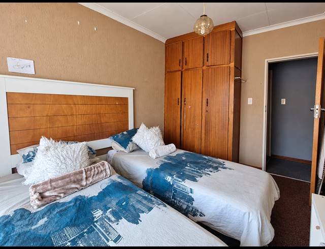 2 BEDROOM TOWNHOUSE FOR SALE IN THREE RIVERS